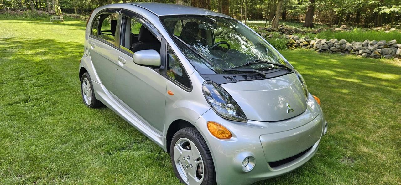 2016 Mitsubishi i-MiEV - Image 5 of 31