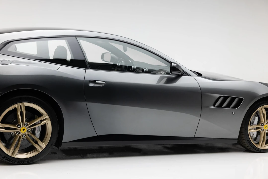 2017 Ferrari GTC4Lusso - Image 18 of 31