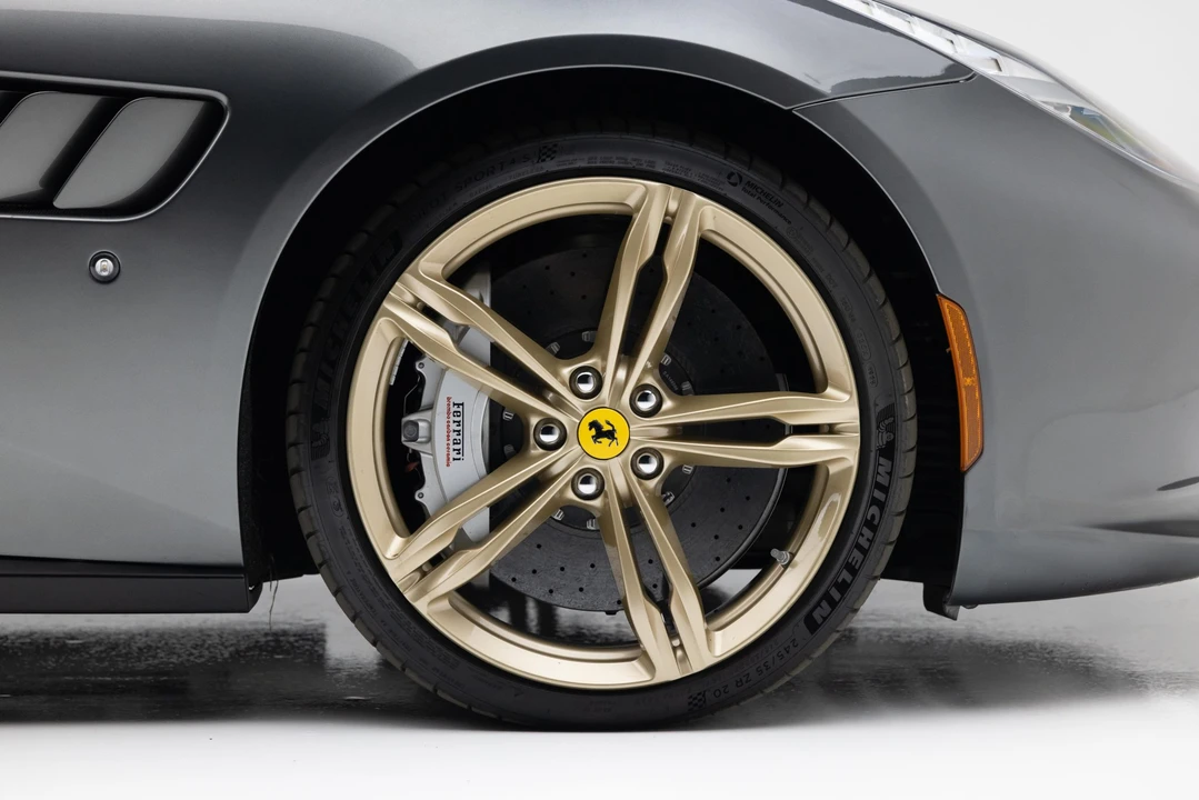 2017 Ferrari GTC4Lusso - Image 27 of 31