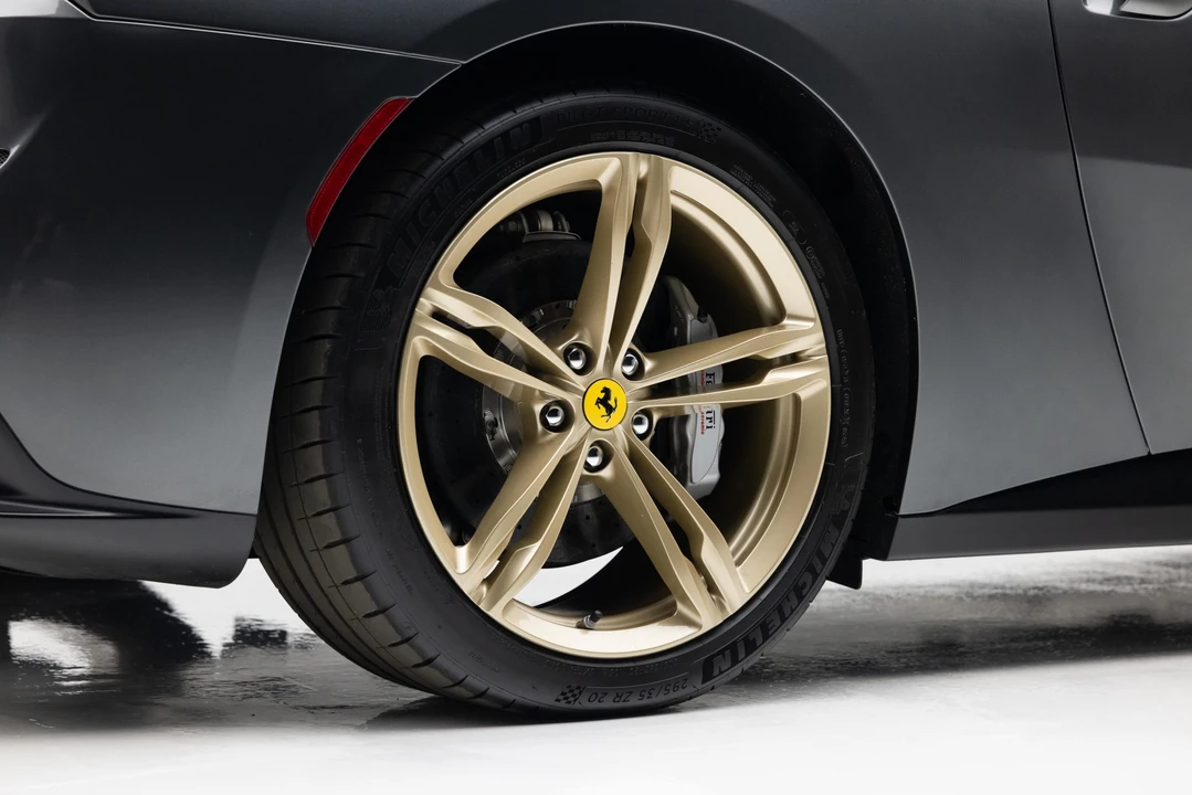 2017 Ferrari GTC4Lusso - Image 28 of 31