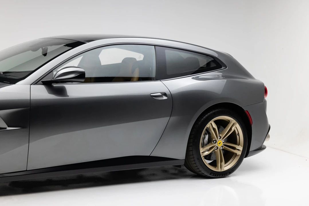 2017 Ferrari GTC4Lusso - Image 21 of 31