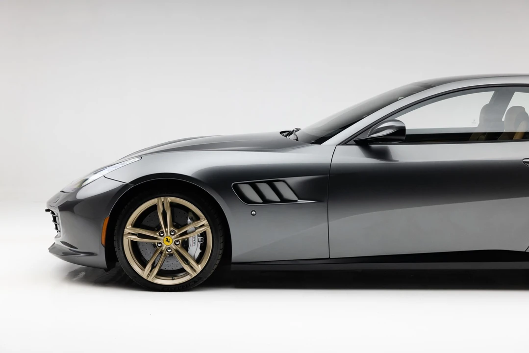 2017 Ferrari GTC4Lusso - Image 22 of 31