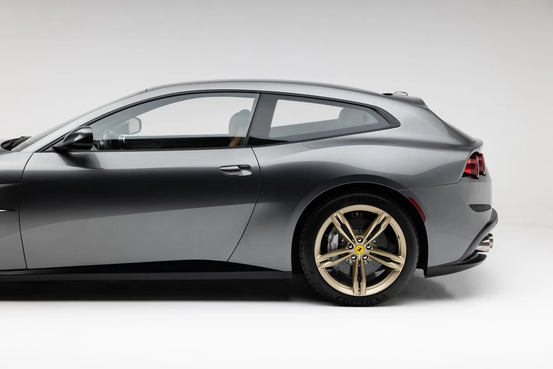 2017 Ferrari GTC4Lusso - Image 25 of 31