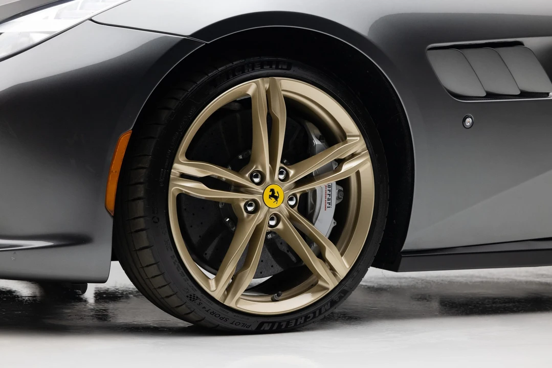 2017 Ferrari GTC4Lusso - Image 26 of 31