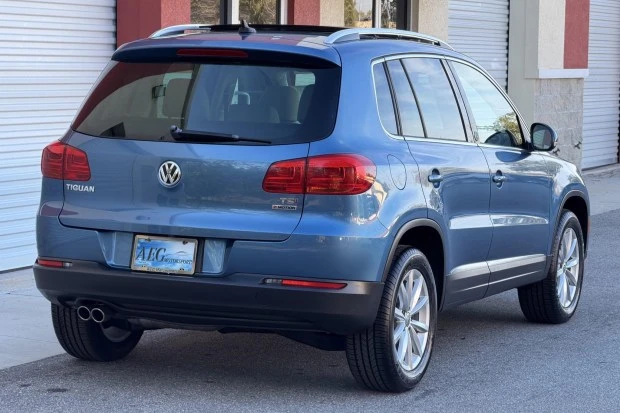 2017 Volkswagen Tiguan - Image 2 of 7