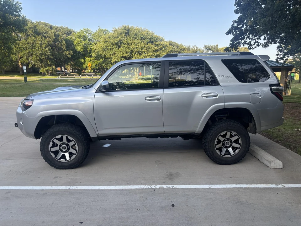 2018 Toyota 4Runner 5th Gen - Image 16 of 31