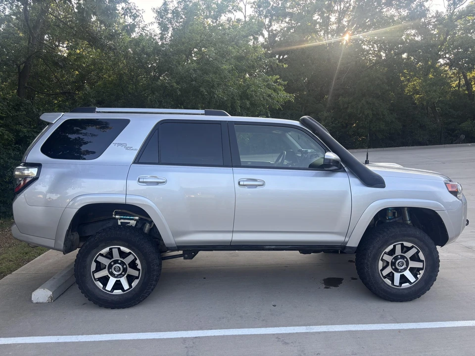 2018 Toyota 4Runner 5th Gen - Image 9 of 31