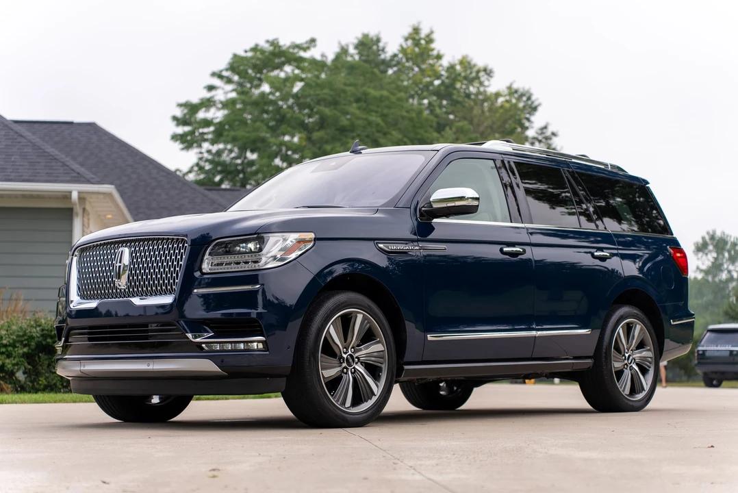 2019 Lincoln Navigator 4th Gen - Image 3 of 31