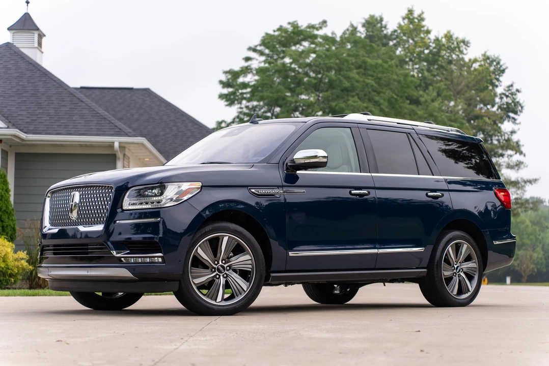 2019 Lincoln Navigator 4th Gen - Image 2 of 31