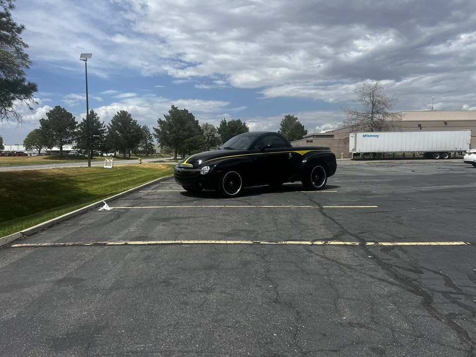 2003 Chevrolet SSR - Image 2 of 31