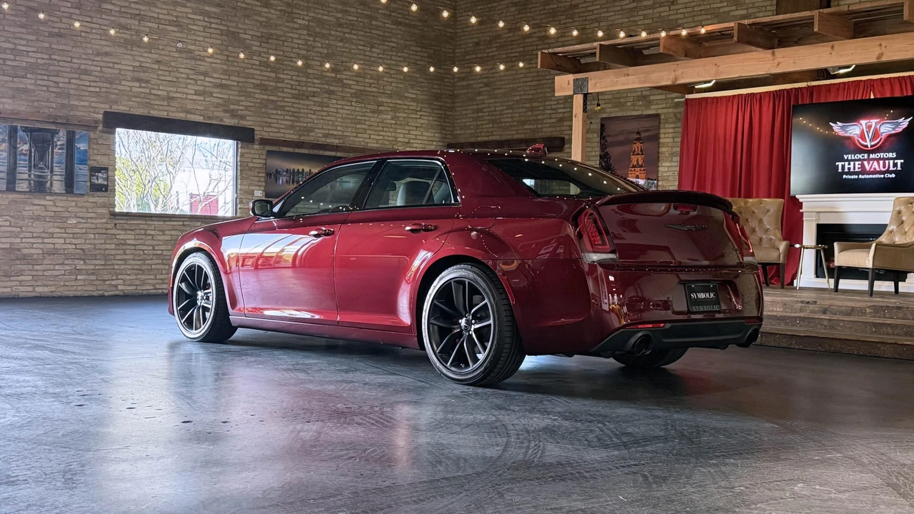 2023 Chrysler 300 (2005-2023) - Image 8 of 31
