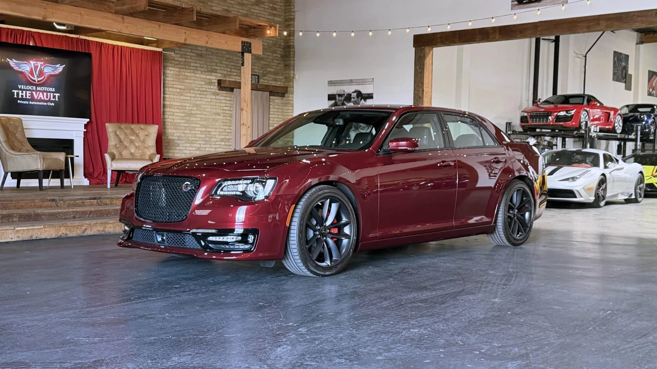 2023 Chrysler 300 (2005-2023) - Image 3 of 31