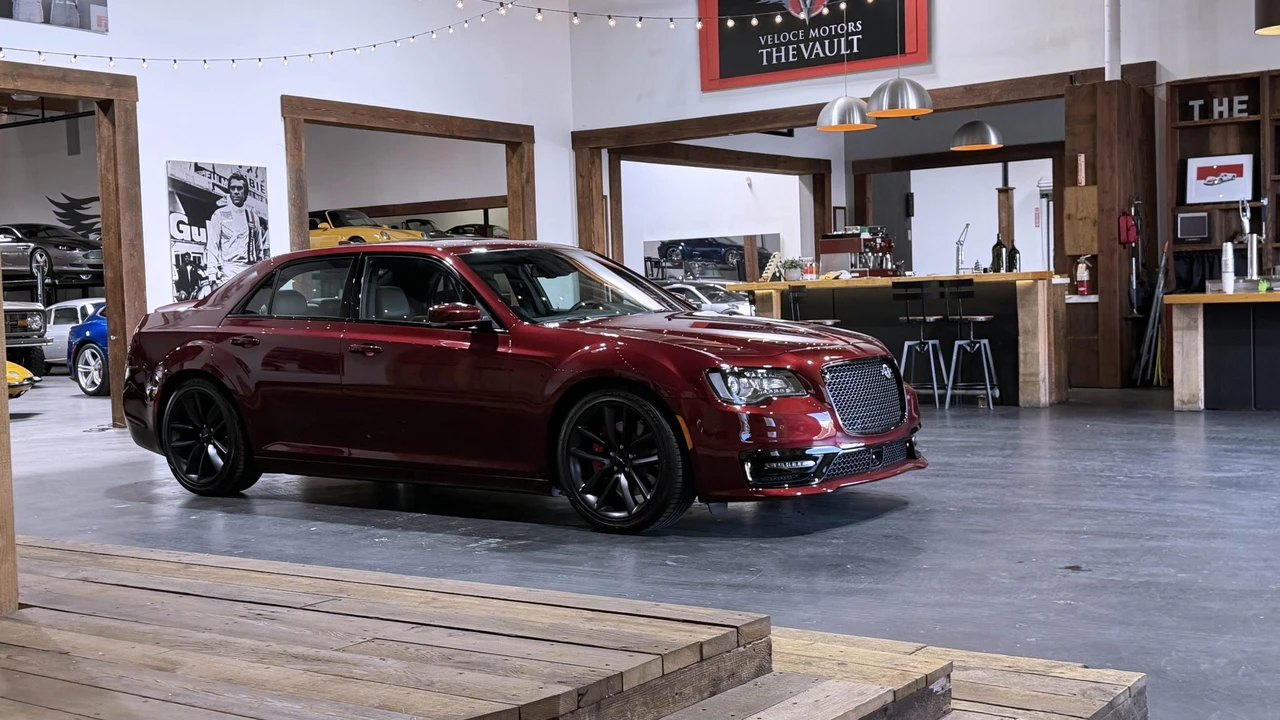 2023 Chrysler 300 (2005-2023) - Image 19 of 31