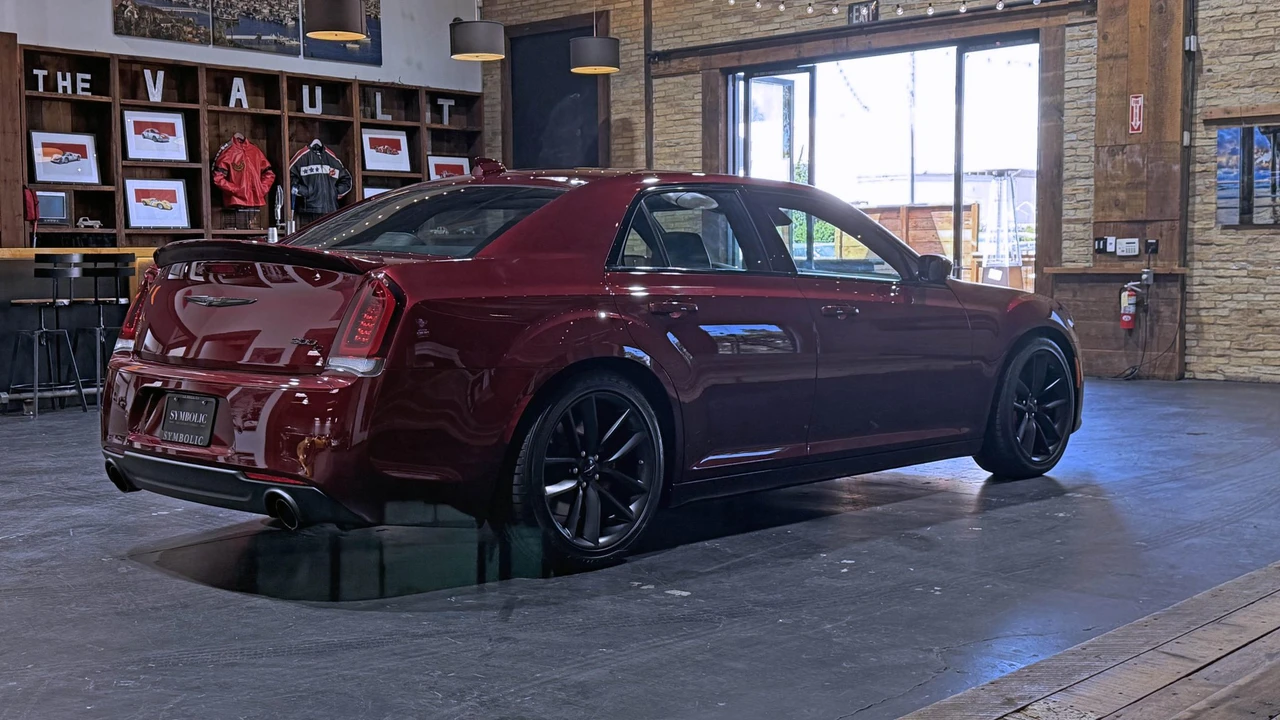 2023 Chrysler 300 (2005-2023) - Image 11 of 31