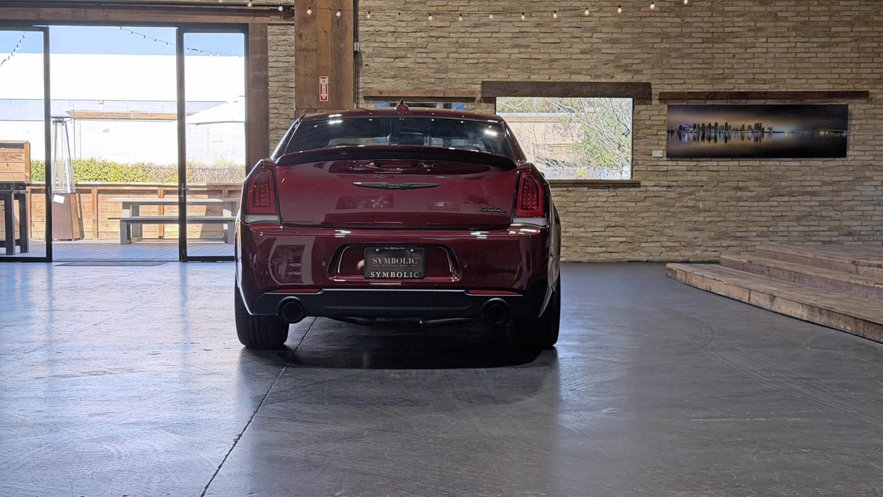2023 Chrysler 300 (2005-2023) - Image 10 of 31