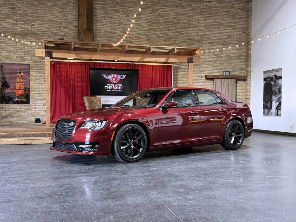 2023 Chrysler 300 (2005-2023) - Image 4 of 31