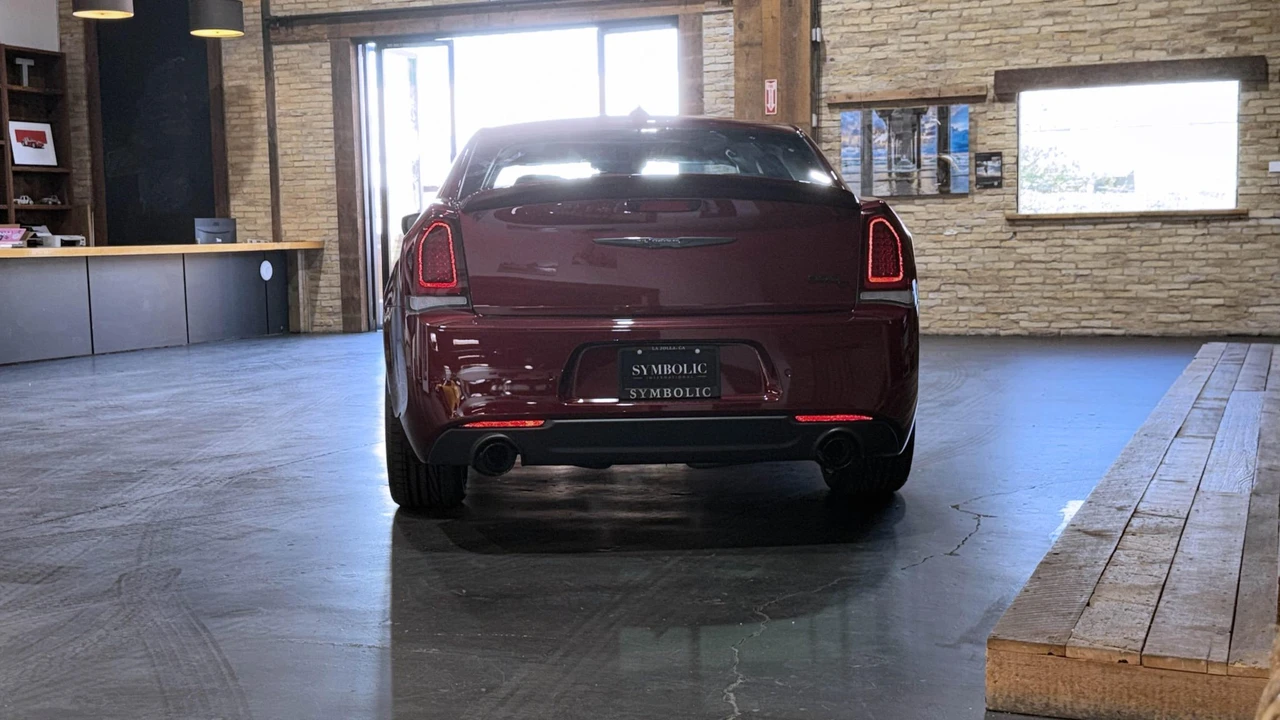2023 Chrysler 300 (2005-2023) - Image 9 of 31