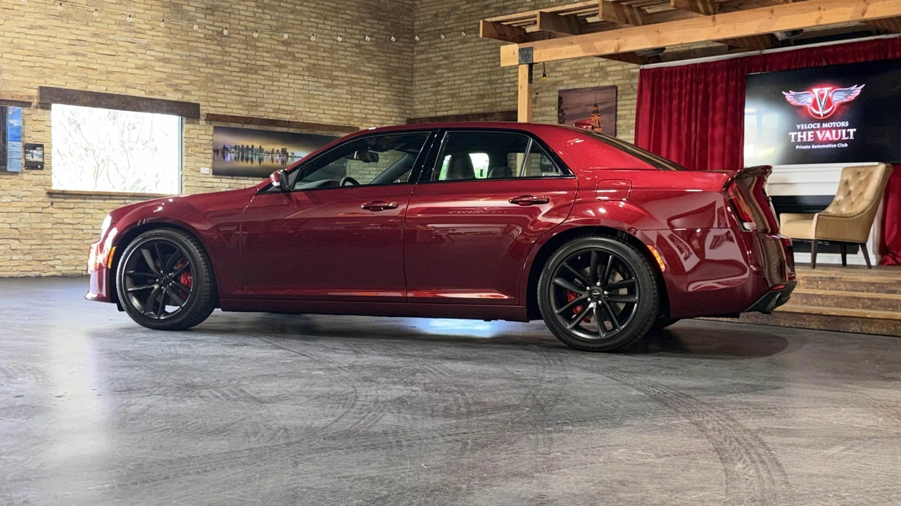 2023 Chrysler 300 (2005-2023) - Image 6 of 31