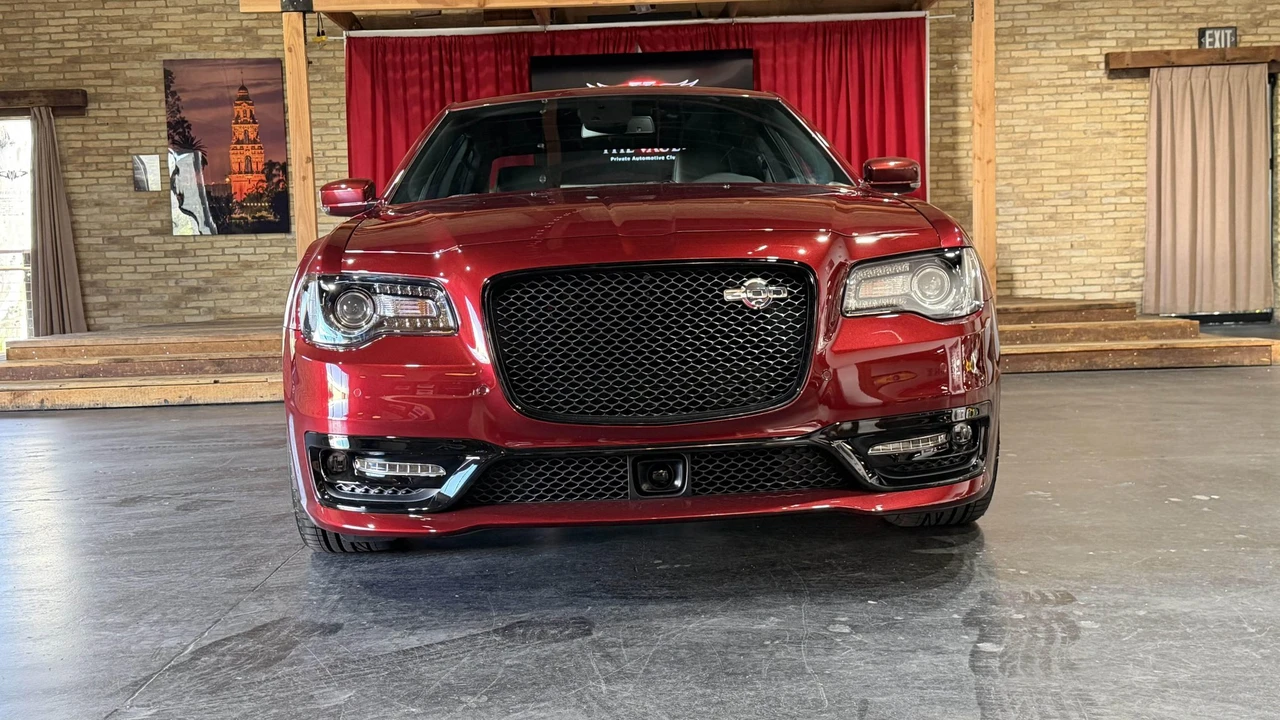 2023 Chrysler 300 (2005-2023) - Image 21 of 31