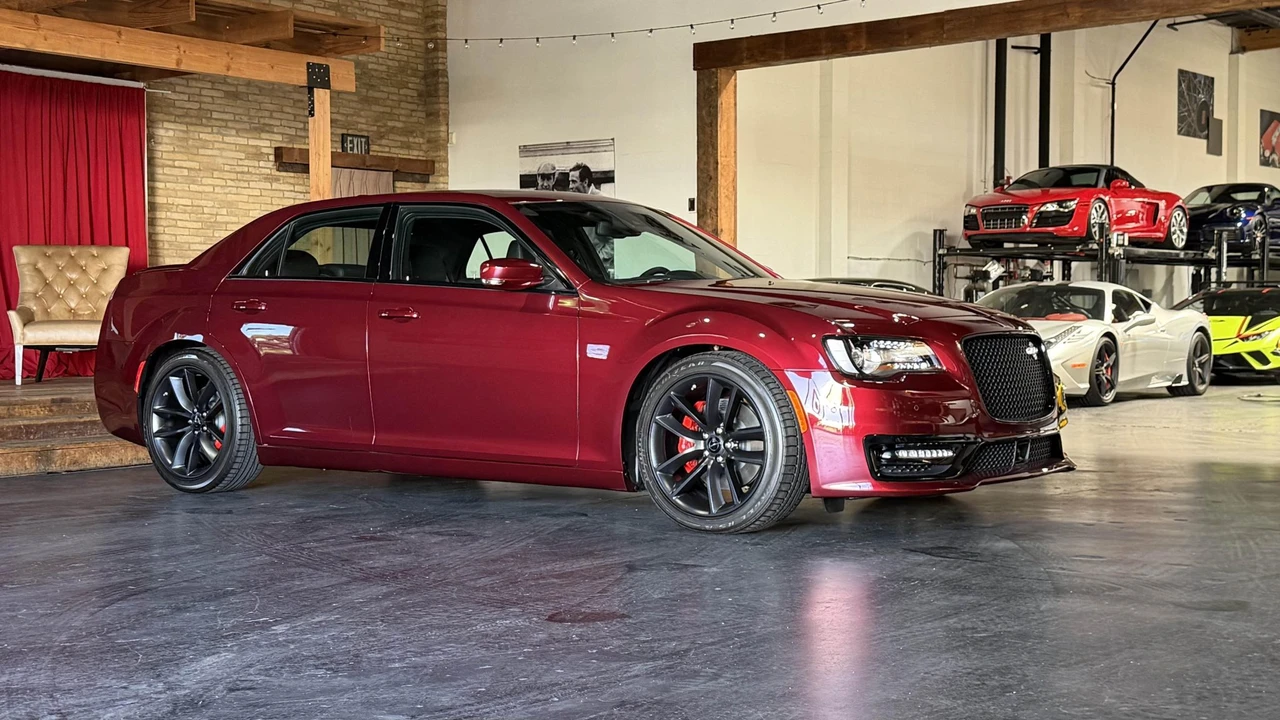 2023 Chrysler 300 (2005-2023) - Image 18 of 31