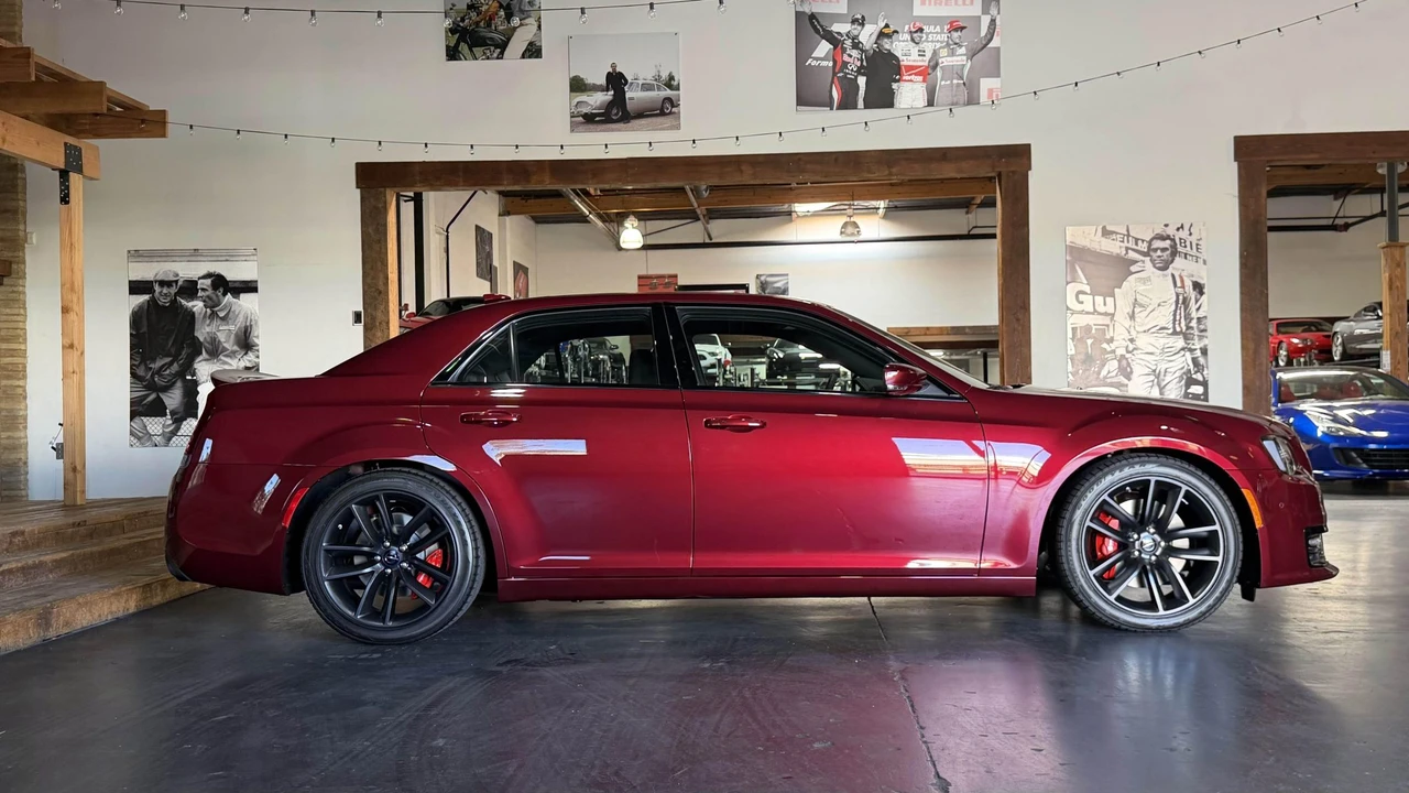 2023 Chrysler 300 (2005-2023) - Image 14 of 31