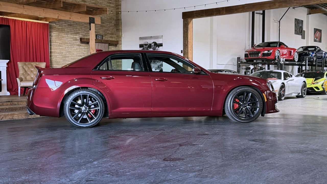 2023 Chrysler 300 (2005-2023) - Image 15 of 31