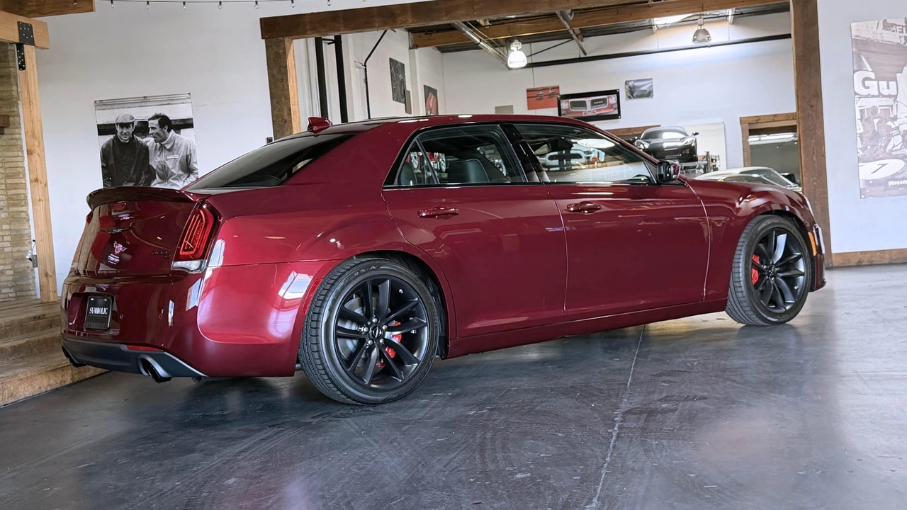 2023 Chrysler 300 (2005-2023) - Image 12 of 31