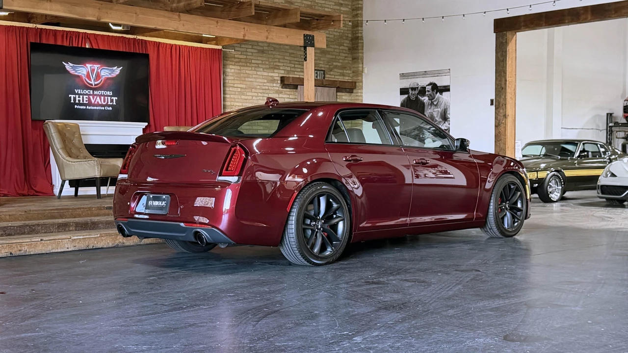 2023 Chrysler 300 (2005-2023) - Image 13 of 31