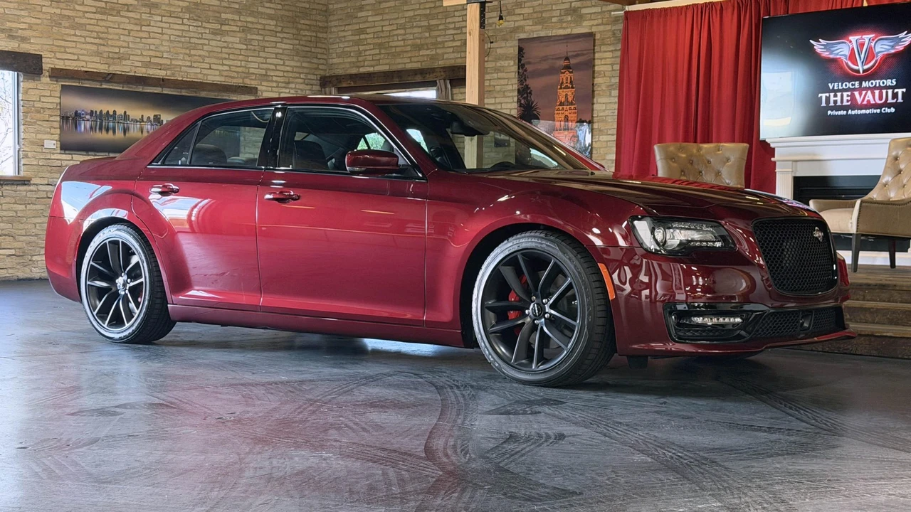 2023 Chrysler 300 (2005-2023) - Image 17 of 31
