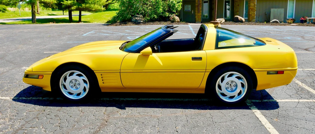 1991 Chevrolet Corvette C4 ZR1 - Image 25 of 31