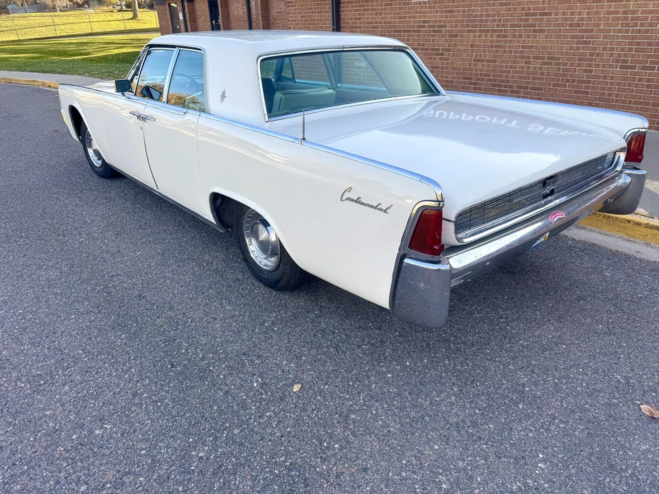 1962 Lincoln Continental 4th Gen - Image 11 of 31