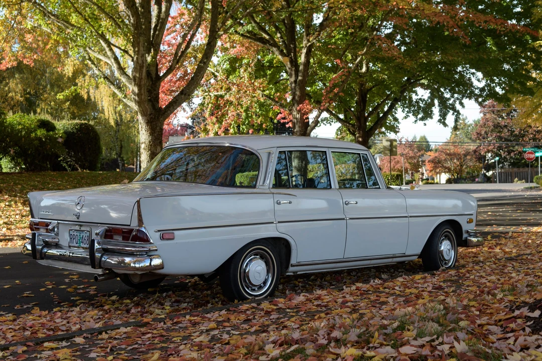 1968 Mercedes-Benz W111 Sedan - Image 10 of 31
