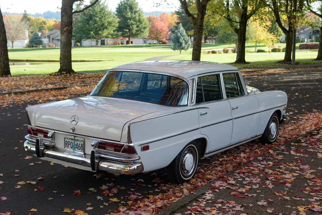 1968 Mercedes-Benz W111 Sedan - Image 14 of 31