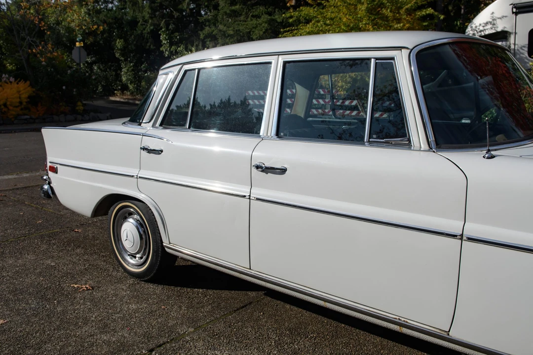1968 Mercedes-Benz W111 Sedan - Image 29 of 31