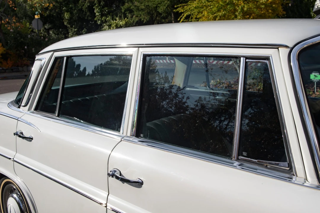 1968 Mercedes-Benz W111 Sedan - Image 30 of 31
