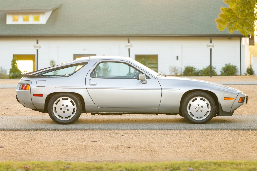 1985 Porsche 928 S - Image 14 of 31
