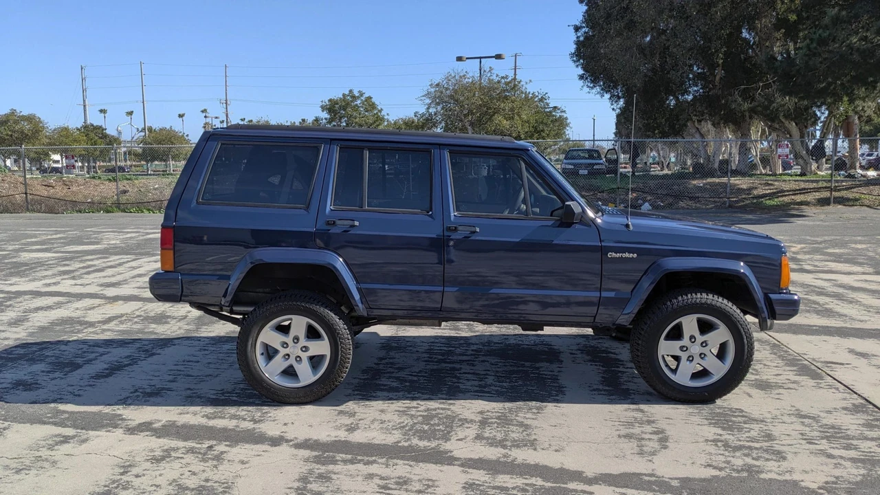 1993 Jeep XJ Cherokee - Image 15 of 31