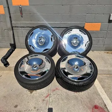 Maybach Truck with 24 Inch Forgiato Chrome Wheels