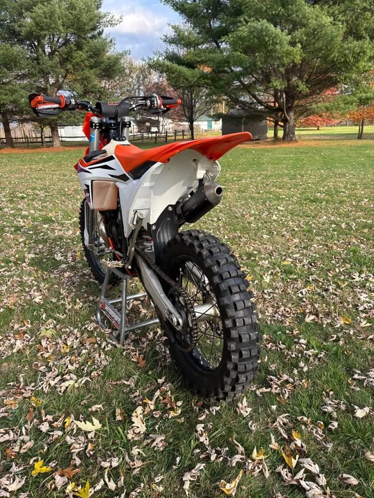 KTM - Image 3 of 9