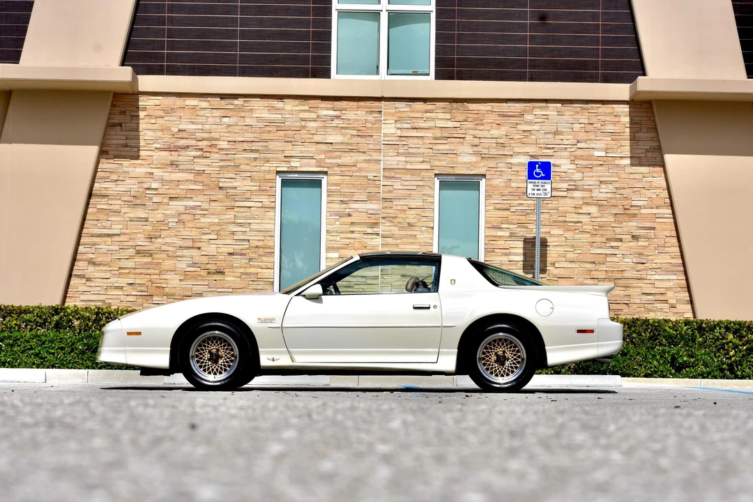 1989 Pontiac Firebird Trans Am 3rd Gen - Image 21 of 31