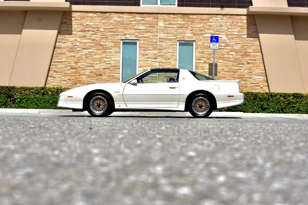 1989 Pontiac Firebird Trans Am 3rd Gen - Image 23 of 31