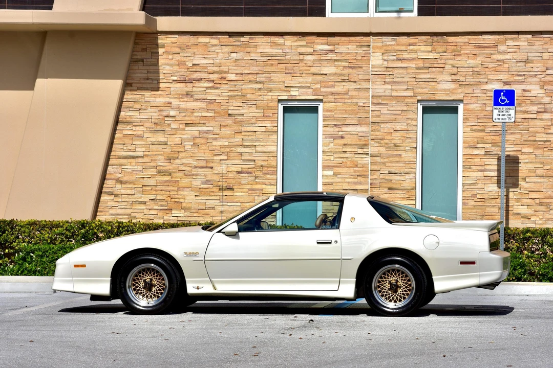 1989 Pontiac Firebird Trans Am 3rd Gen - Image 22 of 31