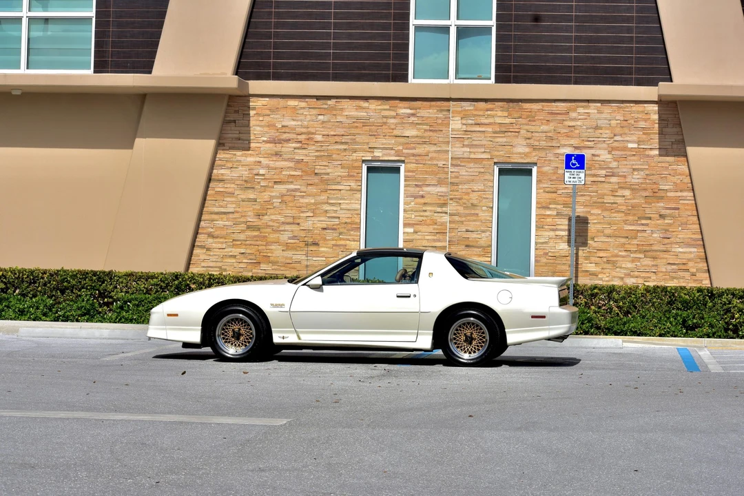1989 Pontiac Firebird Trans Am 3rd Gen - Image 24 of 31