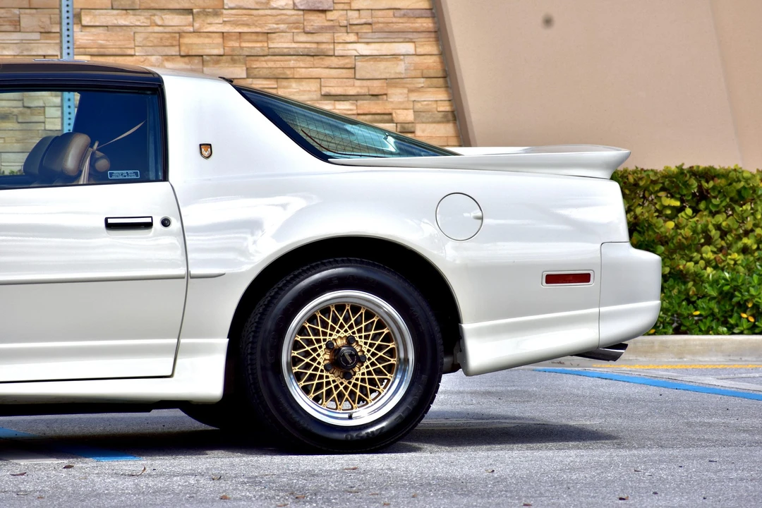 1989 Pontiac Firebird Trans Am 3rd Gen - Image 29 of 31