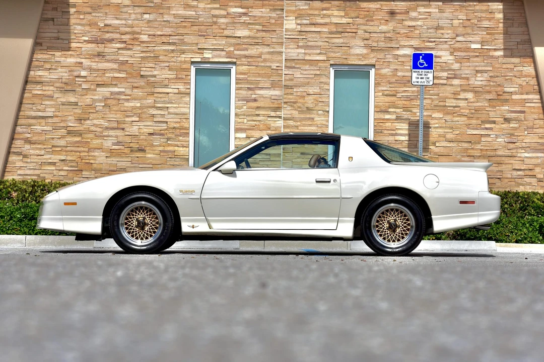 1989 Pontiac Firebird Trans Am 3rd Gen - Image 20 of 31
