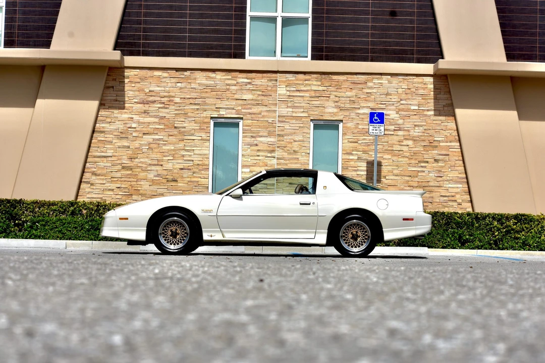 1989 Pontiac Firebird Trans Am 3rd Gen - Image 25 of 31