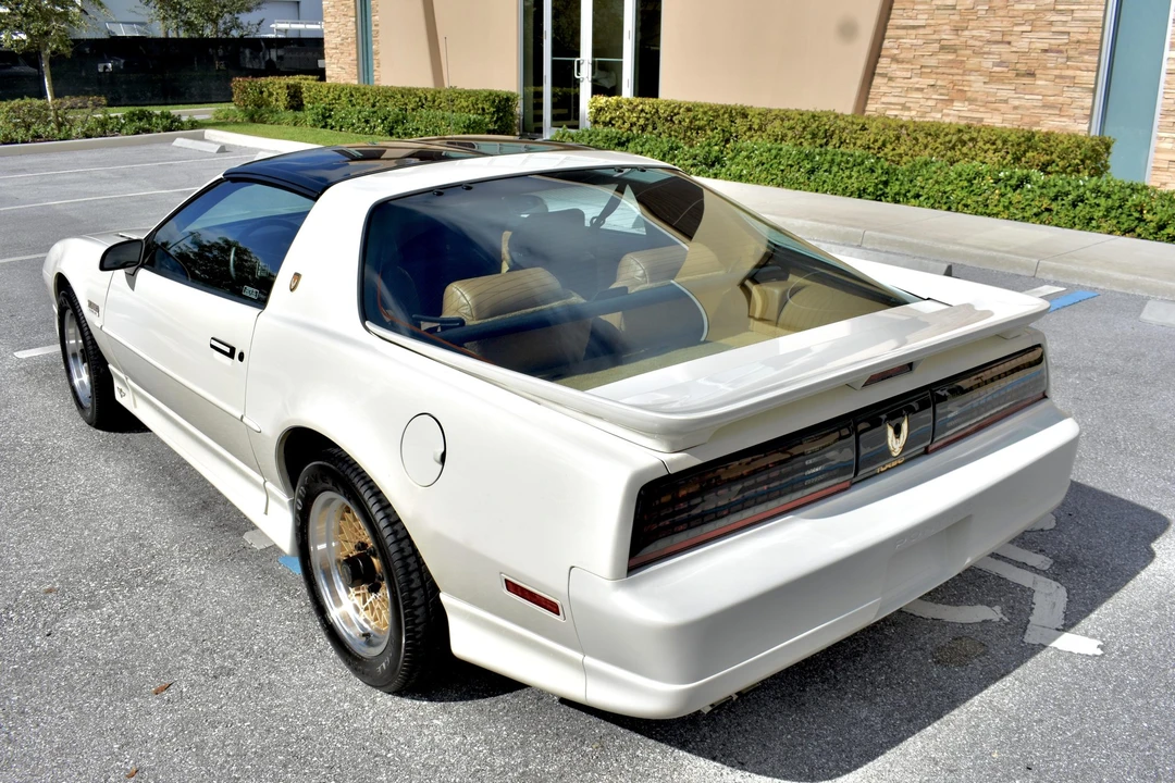 1989 Pontiac Firebird Trans Am 3rd Gen - Image 17 of 31