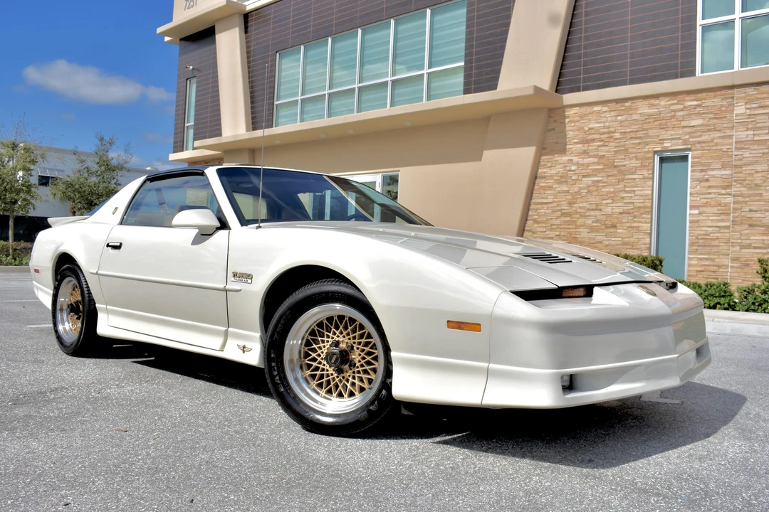 1989 Pontiac Firebird Trans Am 3rd Gen - Image 9 of 31