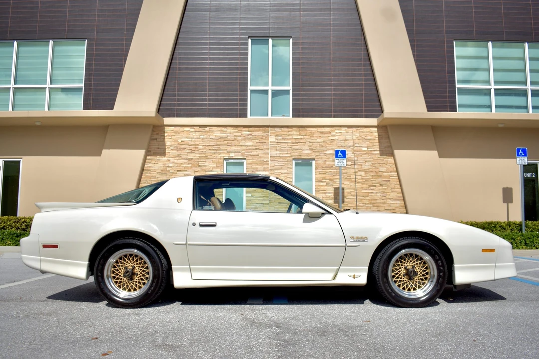 1989 Pontiac Firebird Trans Am 3rd Gen - Image 10 of 31
