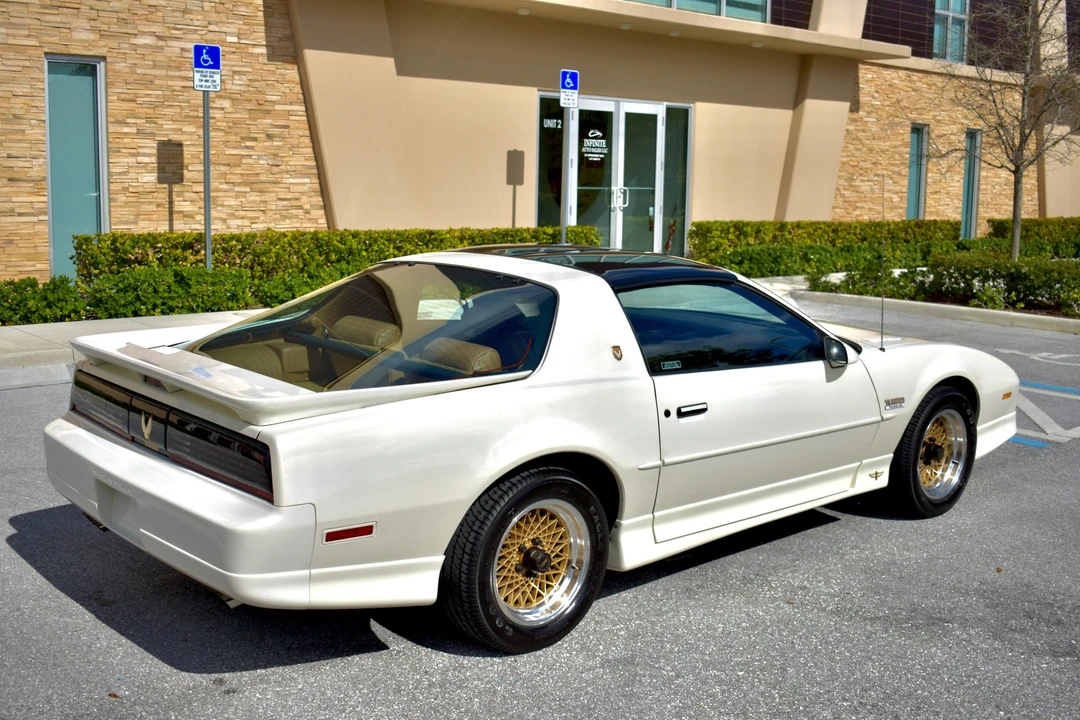 1989 Pontiac Firebird Trans Am 3rd Gen - Image 11 of 31